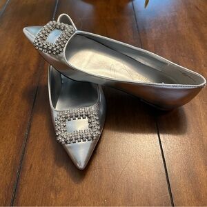 Nine West Womens Size 7 Silver Point Toe Flats with Rhinestone Embellished Toe